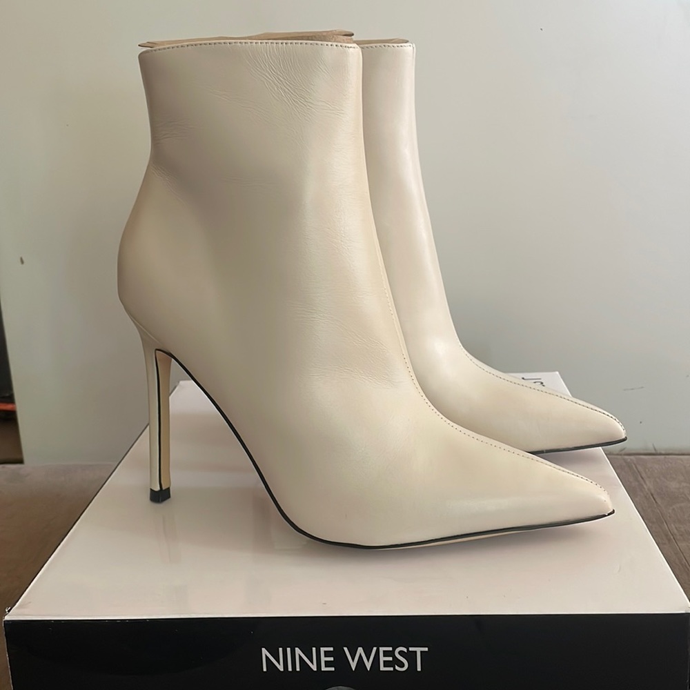 Nine West Womens Farrah  Ivory Leather Ankle Heels Boots Booties NWT